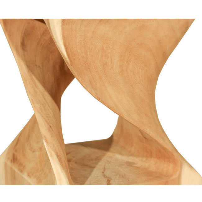 Taburete Busquets en madera de suar natural de forma abierta y esculpida| bosco