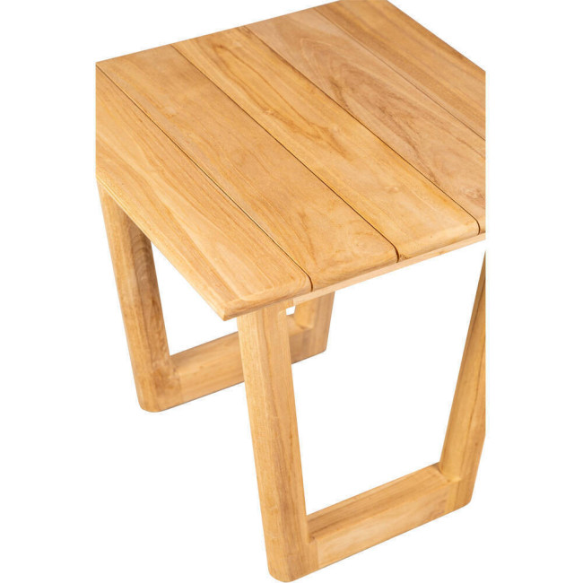 La mesa Alga en madera de teca lijado fino. Mesa que combina diseño y elegancia.